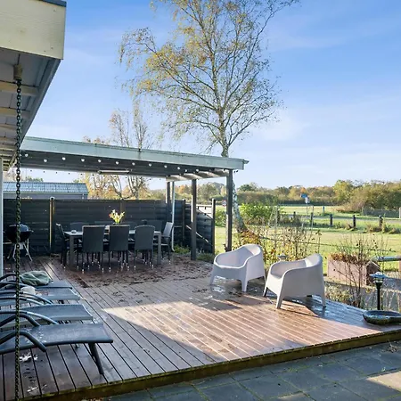 Сasa de vacaciones Spacious Activity On A Private Plot Ideal For Families And Friends *