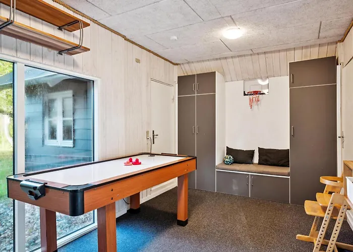 Dom wakacyjny Spacious Activity On A Private Plot Ideal For Families And Friends Ørsted