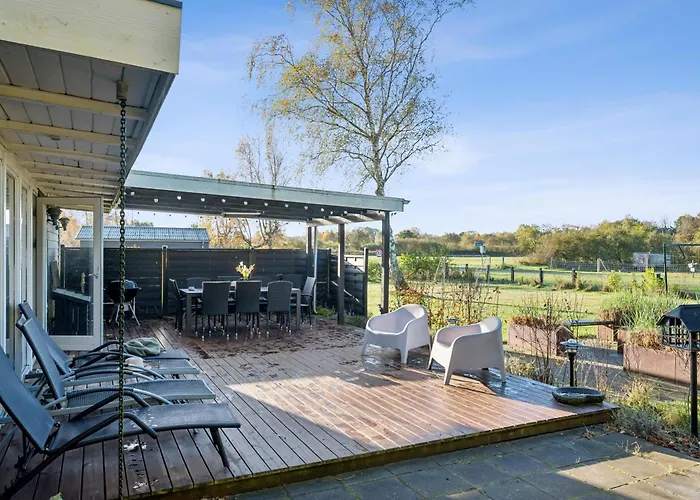 Dom wakacyjny Spacious Activity On A Private Plot Ideal For Families And Friends *